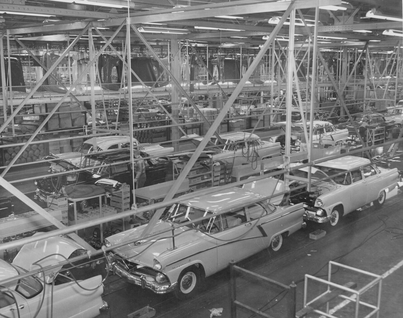 http://problemata.huma-num.fr/omeka_beta/files/large/2719/Fig2b_1955_access-windsor_assembly_plant_ar_2007_5_142_.jpg http://problemata.huma-num.fr/omeka_beta/files/large/2719/Fig2b_1955_access-windsor_assembly_plant_ar_2007_5_142_.jpg
