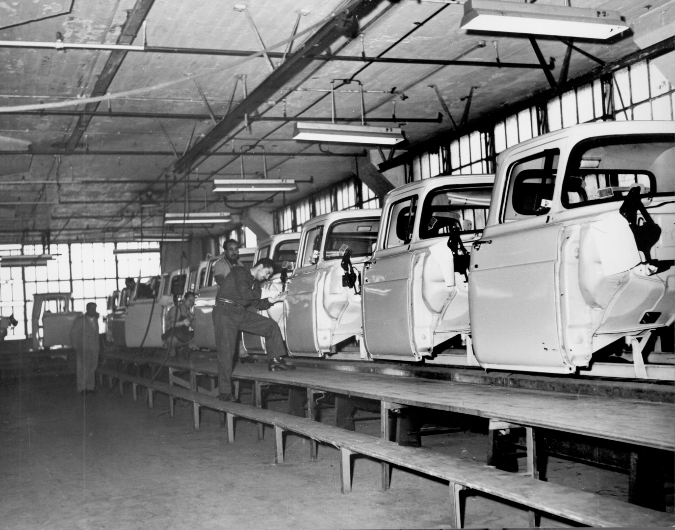 http://problemata.huma-num.fr/omeka_beta/files/large/2719/Fig2b_1961_access-_ford_boca_plant_argentina_assembly_line_7.jpg http://problemata.huma-num.fr/omeka_beta/files/large/2719/Fig2b_1961_access-_ford_boca_plant_argentina_assembly_line_7.jpg