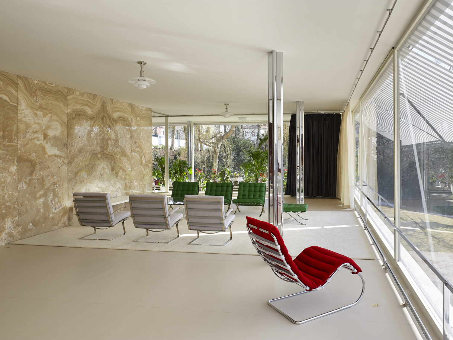 http://problemata.huma-num.fr/omeka_beta/files/large/2912/005_VT_Copyright_david_zidlicky_MAIN_LIVING_AREA.jpg